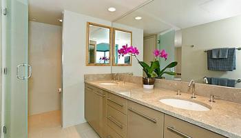 Capitol Place condo # PH3611, Honolulu, Hawaii - photo 2 of 15 Capitol Place condo # PH3611, Honolulu, Hawaii - photo 2 of 15