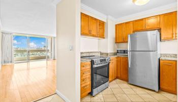 Banyan Tree Plaza condo # 2005, Honolulu, Hawaii - photo 5 of 25