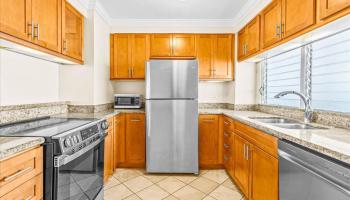 Banyan Tree Plaza condo # 2005, Honolulu, Hawaii - photo 6 of 25