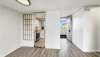 Banyan Tree Plaza condo # 705, Honolulu, Hawaii - photo 4 of 17