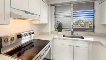 Banyan Tree Plaza condo # 705, Honolulu, Hawaii - photo 5 of 17