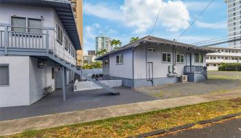 1223 Wilder Ave Honolulu - Multi-family - photo 3 of 25