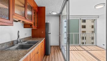 Alexander Towers condo # 1403, Honolulu, Hawaii - photo 6 of 22