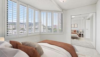 One Kalakaua Senior Living condo # 913, Honolulu, Hawaii - photo 3 of 21