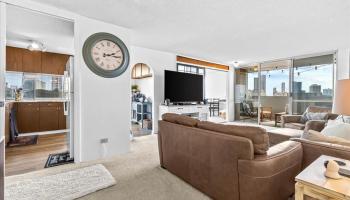 Wilder Tower condo # 5 Makai, Honolulu, Hawaii - photo 3 of 22