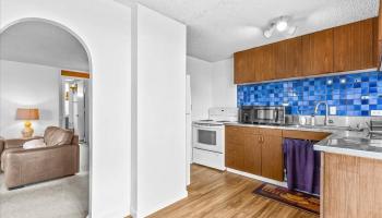 Wilder Tower condo # 5 Makai, Honolulu, Hawaii - photo 4 of 22