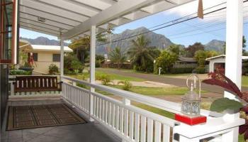 1337 Ulupii St Pohakupu, Kailua home - photo 2 of 10 1337 Ulupii St Pohakupu, Kailua home - photo 2 of 10