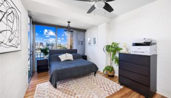 Town House condo # 908, Honolulu, Hawaii - photo 2 of 25