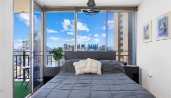 Town House condo # 908, Honolulu, Hawaii - photo 3 of 25