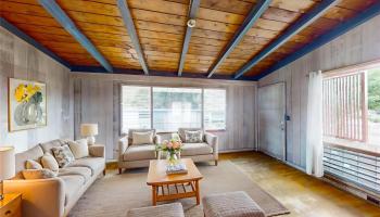 1424  Ala Hoku Place Moanalua Valley, Honolulu home - photo 2 of 25