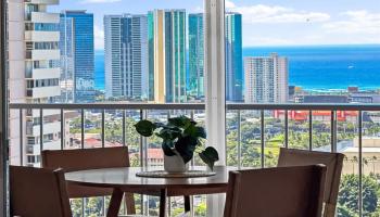 Kamaaina condo # 1402, Honolulu, Hawaii - photo 1 of 20