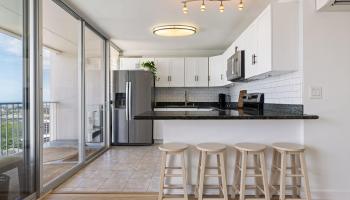 Kamaaina condo # 902, Honolulu, Hawaii - photo 6 of 25