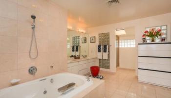 1524 Ohialoke St Waialae Iki, Diamond Head home - photo 4 of 15 1524 Ohialoke St Waialae Iki, Diamond Head home - photo 4 of 15
