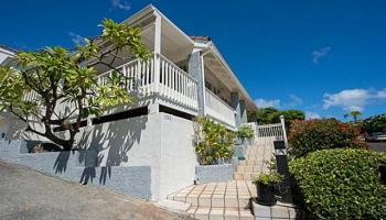 1526 Hoaaina St Waialae Iki, Diamond Head home - photo 3 of 17 1526 Hoaaina St Waialae Iki, Diamond Head home - photo 3 of 17