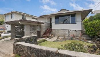 1582 Kamohoalii St Kalihi-upper, Honolulu home - photo 1 of 14 1582 Kamohoalii St Kalihi-upper, Honolulu home - photo 1 of 14