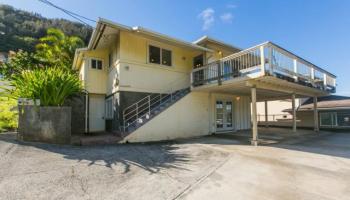 1585 Violet St Kalihi Uka, Honolulu home - photo 2 of 19 1585 Violet St Kalihi Uka, Honolulu home - photo 2 of 19