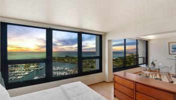 Yacht Harbor Towers condo # 2804, Honolulu, Hawaii - photo 4 of 20