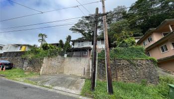 1625  Kalaepaa Dr Kalihi Valley, Honolulu home - photo 2 of 2