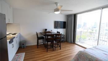 Holiday Manor condo # 1413, Honolulu, Hawaii - photo 2 of 19