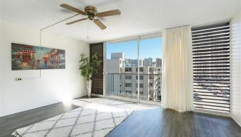 Holiday Manor condo # 709, Honolulu, Hawaii - photo 1 of 16
