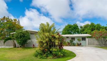 1652 Ulueo Street Olomana, Kailua home - photo 1 of 23 1652 Ulueo Street Olomana, Kailua home - photo 1 of 23