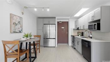 Kapiolani Manor condo # 406, Honolulu, Hawaii - photo 3 of 20