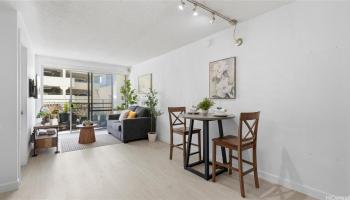 Kapiolani Manor condo # 406, Honolulu, Hawaii - photo 4 of 20