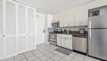 Kapiolani Manor condo # 703, Honolulu, Hawaii - photo 2 of 20