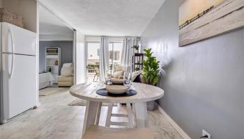 Kapiolani Manor condo # 812, Honolulu, Hawaii - photo 2 of 25