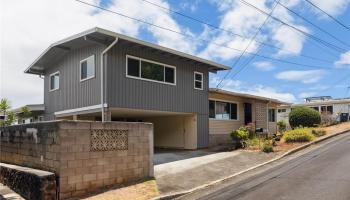 1661  Hakuaina Place Moanalua Gardens, Honolulu home - photo 2 of 25