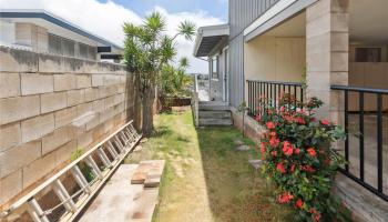 1661  Hakuaina Place Moanalua Gardens, Honolulu home - photo 3 of 25