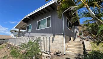 1661  Hakuaina Place Moanalua Gardens, Honolulu home - photo 5 of 25