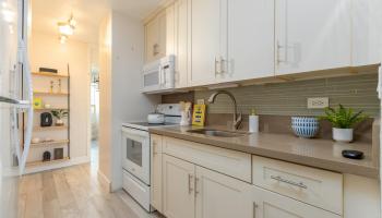 Punahou Hale/Oahuan Tower L condo # 401, Honolulu, Hawaii - photo 6 of 17