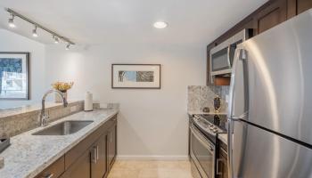 Ilikai Apt Bldg condo # 213, Honolulu, Hawaii - photo 4 of 20