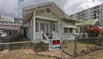 1812  Young St Moiliili,  home - photo 1 of 13