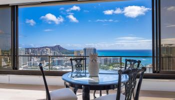 Canterbury Pl condo # 41B, Honolulu, Hawaii - photo 1 of 22