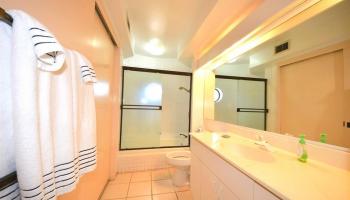 Canterbury Pl condo # 8C, Honolulu, Hawaii - photo 5 of 8