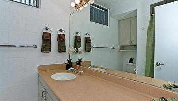 University Court Apts condo # 201, Honolulu, Hawaii - photo 5 of 10