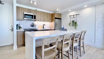 Waikiki Banyan condo # 1503, Honolulu, Hawaii - photo 4 of 16