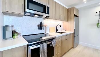 Waikiki Banyan condo # 1503, Honolulu, Hawaii - photo 6 of 16