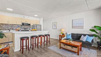 Waikiki Banyan condo # 1506/Makai, Honolulu, Hawaii - photo 5 of 25