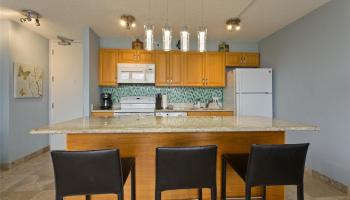 Waikiki Banyan condo # 2107, Honolulu, Hawaii - photo 4 of 18