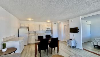 201 Ohua Ave Honolulu - Rental - photo 4 of 16