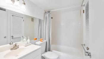 Twenty One Hundred condo # 401, Honolulu, Hawaii - photo 3 of 22