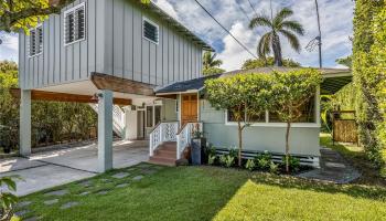 215 Kihapai Street Coconut Grove, Kailua home - photo 1 of 25 215 Kihapai Street Coconut Grove, Kailua home - photo 1 of 25