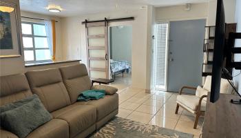 2211 Ala Wai Blvd Honolulu - Rental - photo 3 of 17