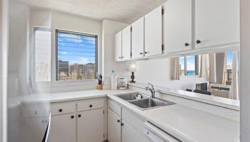 2240 Kuhio Ave Honolulu - Rental - photo 6 of 21