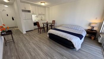 Fairway Villa condo # 1006, Honolulu, Hawaii - photo 3 of 5