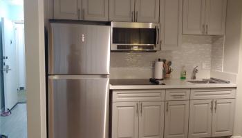 Fairway Villa condo # 1010, Honolulu, Hawaii - photo 4 of 8