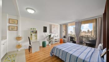 Fairway Villa condo # 2710, Honolulu, Hawaii - photo 2 of 24